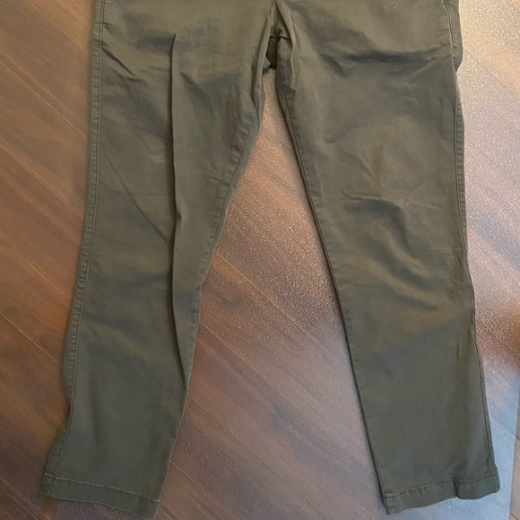 GAP slim fit chino pant - 32 x 30 - Picture 7 of 7